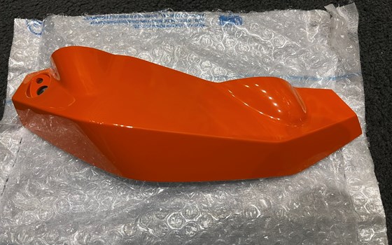 MASKENSPOILER LINKS ORANGE Duke 125 - Bild 1