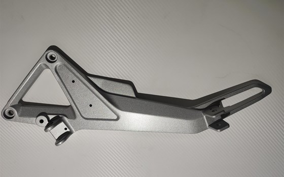 Halter Fussrastenträgerplatte links, HOLDER, L. MAIN STEP *NH1 HONDA CB600 - Bild 1