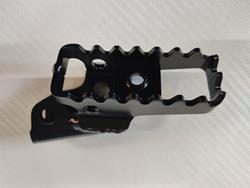 Fußraste LINKS Sozius Aprilia Pegaso650