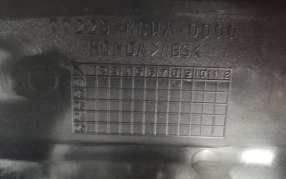 Abdeckung Sitz hinten SCHWARZ - Soziusabdeckung Honda VFR 800 FI - Bild 4