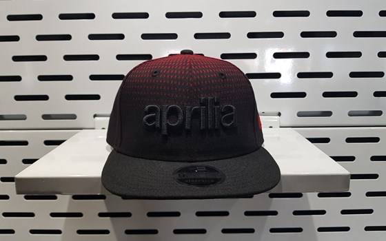 Aprilia Basecap Patch 3D 9Fifty Black/Red Snapback - New Era - Bild 3