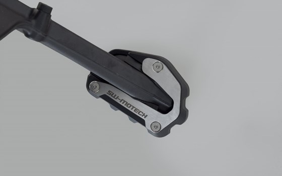 Seitenständerfuß-Verbreiterung. Schwarz/Silbern. BMW R 1300 GS (23-)/Adv (24-). - Bild 1