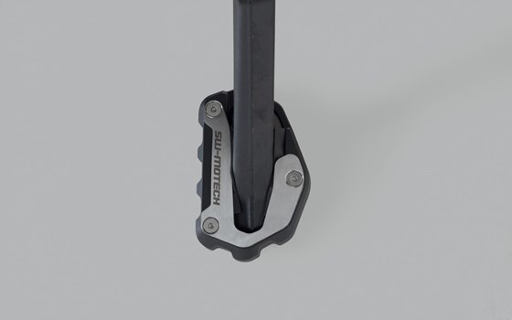 Seitenständerfuß-Verbreiterung. Schwarz/Silbern. BMW R 1300 GS (23-)/Adv (24-). - Bild 2