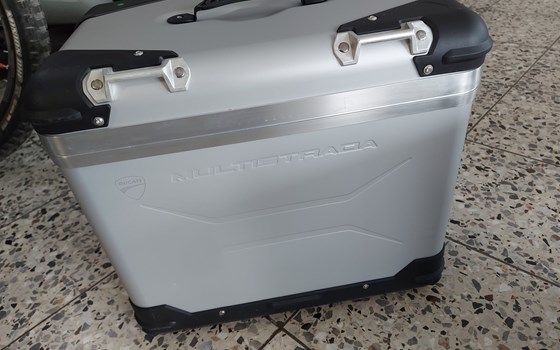 Neuer Alu-Seitenkoffersatz 45 Liter org. Ducati mit Täger - Bild 1