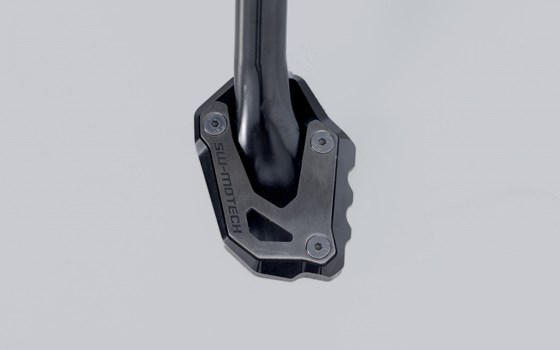 Seitenständerfuß-Verbreiterung. Schwarz/Silbern. Suz V-Strom 1050DE, April RS 457. - Bild 2