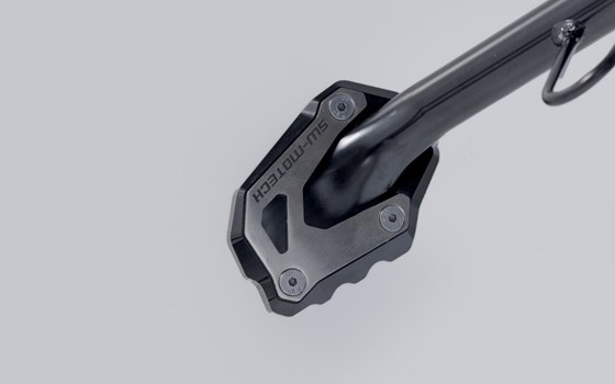 Seitenständerfuß-Verbreiterung. Schwarz/Silbern. Suz V-Strom 1050DE, April RS 457. - Bild 3