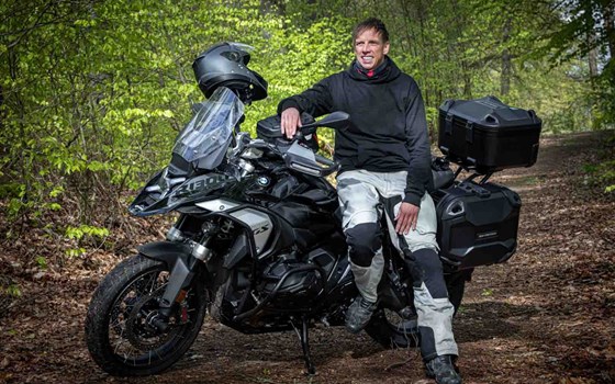 Hoodie - Black Edition. Street Line. Schwarz. Unisex. Größe M. - Bild 2