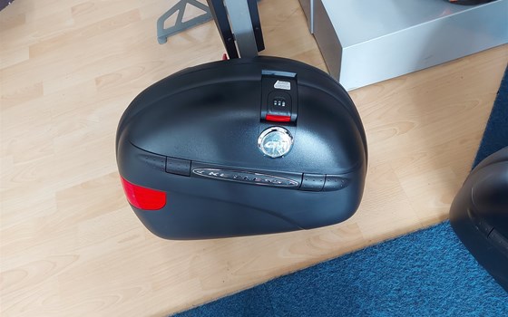 E41NN Seitentasche Givi Keyless-System 41 Liter Black Line - Bild 3