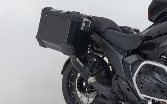 TRAX ADV Alukoffer-System + Akrapovic. Schwarz. 45/45 l. BMW R 1300 GS (23-). - Bild 3