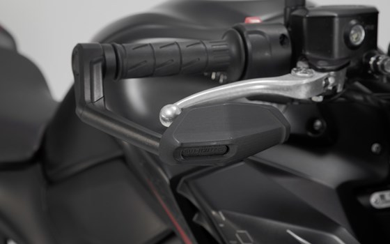 Hebelschützer mit Windabweiser. Schwarz. Kawasaki Modelle, Yamaha MT-09 (23-). - Bild 4