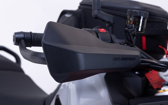 Sport Handprotektoren-Kit. Schwarz. Befestigung am Lenker-Innengewinde 6/8mm. - Bild 3 Sport Handprotektoren-Kit. Schwarz. Befestigung am Lenker-Innengewinde 6/8mm. - Bild 3