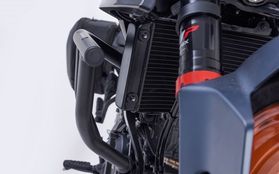 Sturzbügel. Schwarz. 125/390 Duke (23-), Svartpil/Vitpil 401. - Bild 3