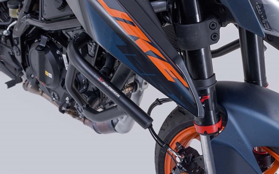 Sturzbügel. Schwarz. 125/390 Duke (23-), Svartpil/Vitpil 401. - Bild 5