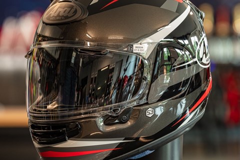 Marke: Arai Artikelname: Arai Quantic Ray Black Marke: Arai Artikelname: Arai Quantic Ray Black