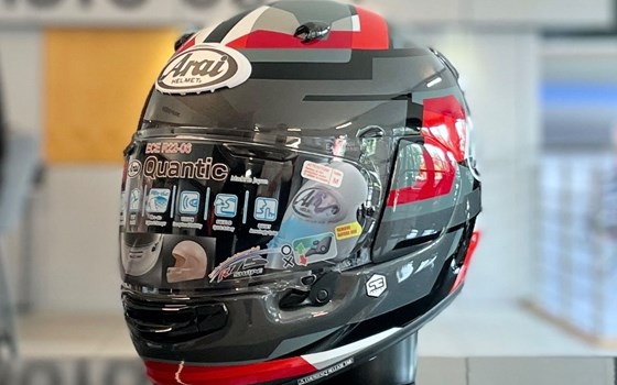 Arai Quantic Abstract Red - Bild 1