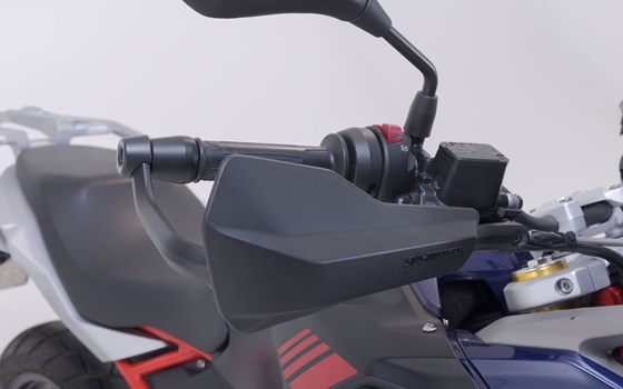 Sport Handprotektoren-Kit. Schwarz. BMW G 310 GS (17-) /G 310 R (16-). - Bild 3 Sport Handprotektoren-Kit. Schwarz. BMW G 310 GS (17-) /G 310 R (16-). - Bild 3