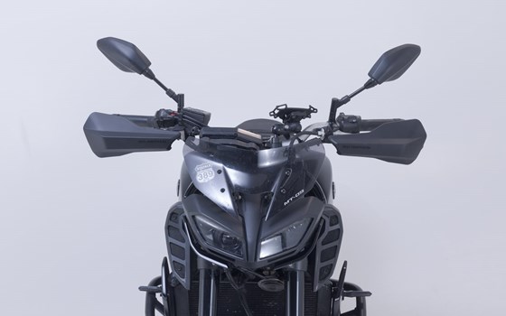 Sport Handprotektoren-Kit. Schwarz. Yamaha MT-07, Voge 300 Rally. - Bild 2 Sport Handprotektoren-Kit. Schwarz. Yamaha MT-07, Voge 300 Rally. - Bild 2