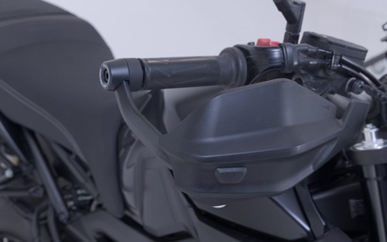 Adventure Handprotektoren-Kit. Schwarz. Yamaha MT-07, Voge 300 Rally. - Bild 4