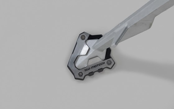 Seitenständerfuß-Verbreiterung. Schwarz/Silbern. BMW F 900 GS (23-). - Bild 3