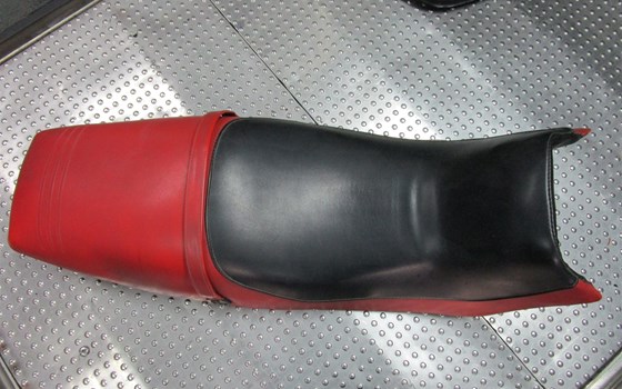 Katana 650 Originalsitzbank in sehr gutem Zustand - Bild 2 Katana 650 Originalsitzbank in sehr gutem Zustand - Bild 2