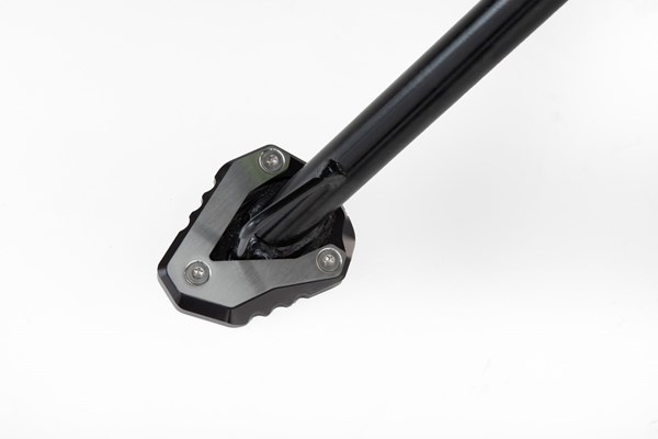 Seitenständerfuß-Verbreiterung. Schwarz/Silbern. Kawasaki-Modelle. Seitenständerfuß-Verbreiterung. Schwarz/Silbern. Kawasaki-Modelle.