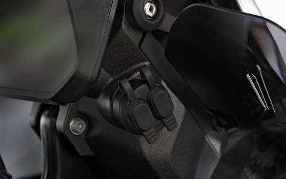 USB-Doppelsteckdose USB / USB-C mit Steckdosenverlegung R 1- schwarz - Bild 1