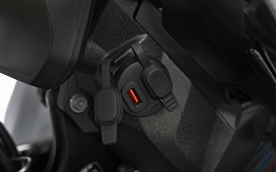 USB-Doppelsteckdose USB / USB-C mit Steckdosenverlegung R 1- schwarz - Bild 2