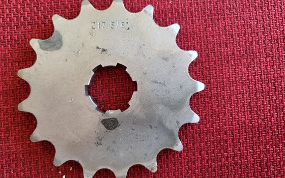 Absolut neues Kettenritzel aus Stahl, 17 Zähne, für 5/8` x 3/8` Kette (Kettentyp 530) - Bild 1