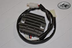 Spannungsregler 12 Volt ab 1990 für KTM LC4 Modelle. Ersetzt den alten Regler mit Teilenummer 491.11.434.100 und 583.11.034.100 Spannungsregler 12 Volt ab 1990 für KTM LC4 Modelle. Ersetzt den alten Regler mit Teilenummer 491.11.434.100 und 583.11.034.100