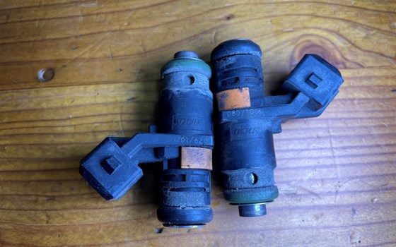 Ducati Hypermotard 1100 EVO SP 2010 Einspritzdüse Injektor Düse - Bild 4