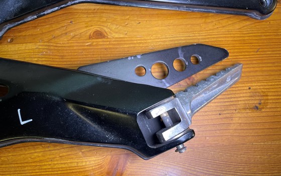 Ducati Hypermotard 1100 EVO SP 2010 Fußrasten Soziusfußrasten - Bild 3