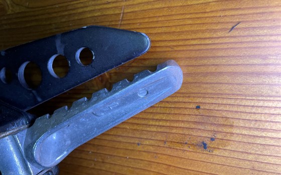 Ducati Hypermotard 1100 EVO SP 2010 Fußrasten Soziusfußrasten - Bild 4