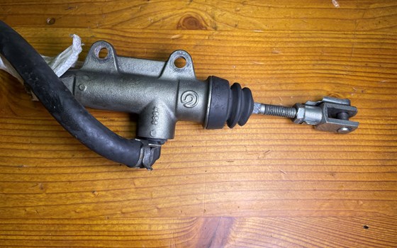 Ducati Hypermotard 1100 EVO SP 2010 Bremspumpe hinten - Bild 2