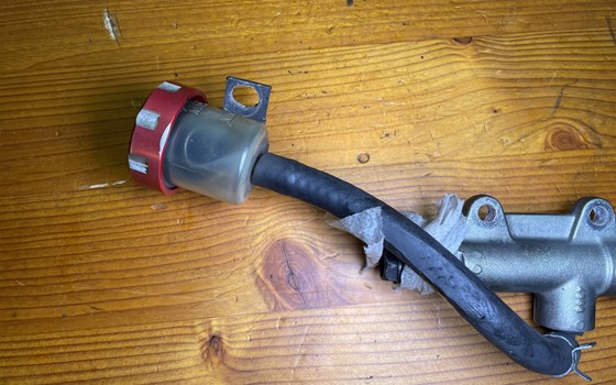 Ducati Hypermotard 1100 EVO SP 2010 Bremspumpe hinten - Bild 3