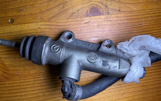 Ducati Hypermotard 1100 EVO SP 2010 Bremspumpe hinten - Bild 5