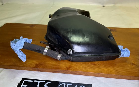 Aprilia RSV 1000 Tuono RP 2003 Öltank Tank Ölbehälter - Bild 3