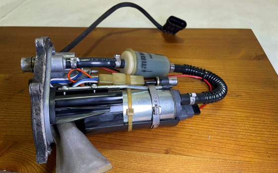 Ducati Hypermotard 1100 EVO SP 2010 Kraftstoffpumpe Pumpe - Bild 10