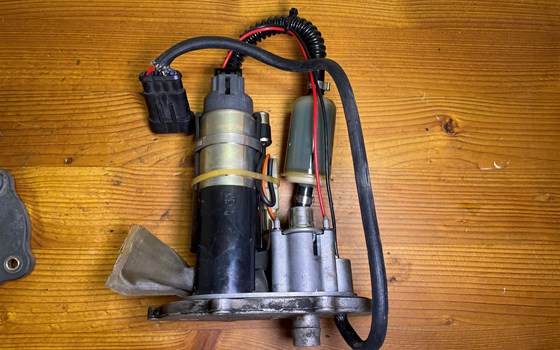 Ducati Hypermotard 1100 EVO SP 2010 Kraftstoffpumpe Pumpe - Bild 2