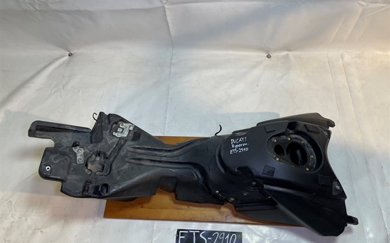 Ducati Hypermotard 1100 EVO SP 2010 Tank Benzintank - Bild 1