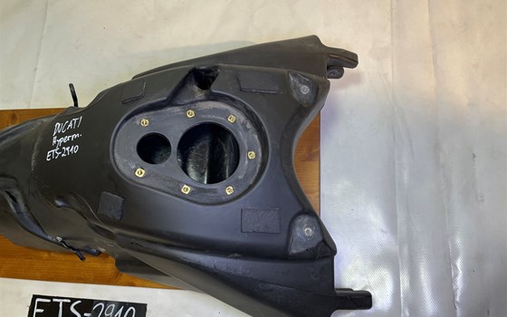 Ducati Hypermotard 1100 EVO SP 2010 Tank Benzintank - Bild 16