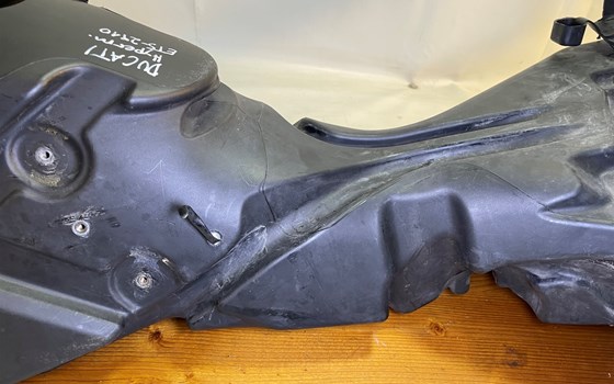 Ducati Hypermotard 1100 EVO SP 2010 Tank Benzintank - Bild 8