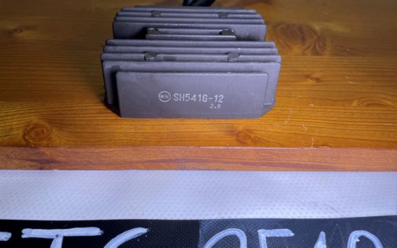 Aprilia RSV 1000 Tuono RP 2003 Spannungsregler Regler LIMA - Bild 2