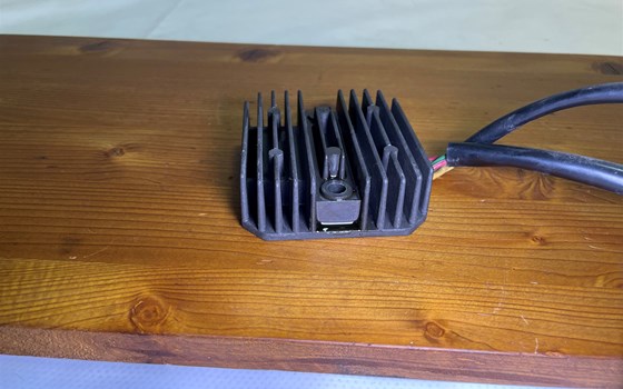 Aprilia RSV 1000 Tuono RP 2003 Spannungsregler Regler LIMA - Bild 5