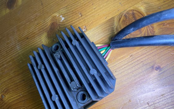 Aprilia RSV 1000 Tuono RP 2003 Spannungsregler Regler LIMA - Bild 6