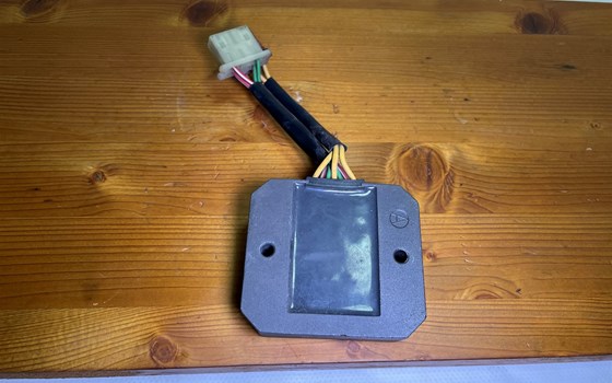 Aprilia RSV 1000 Tuono RP 2003 Spannungsregler Regler LIMA - Bild 7