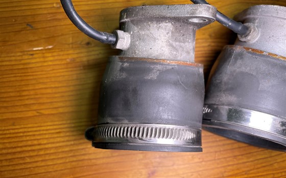 Ducati Hypermotard 1100 EVO SP 2010 Ansaugstutzen Ansauggummis - Bild 3