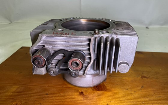 Ducati Hypermotard 1100 EVO SP 2010 Zylinder Kolben vorne Motor - Bild 8