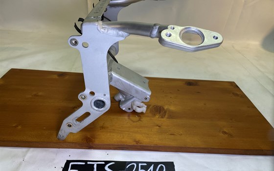 Aprilia RSV 1000 Tuono RP 2003 Verkleidungshalterung Kanzel - Bild 4