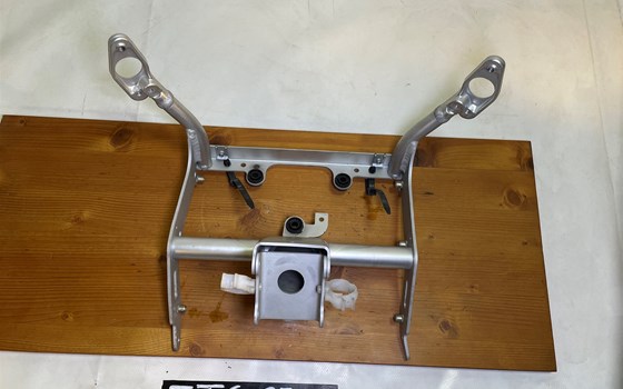 Aprilia RSV 1000 Tuono RP 2003 Verkleidungshalterung Kanzel - Bild 6