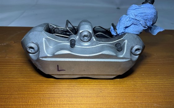 KTM 950 SM LC8 Supermoto Bremssattel vorne links Bremszange - Bild 5 KTM 950 SM LC8 Supermoto Bremssattel vorne links Bremszange - Bild 5